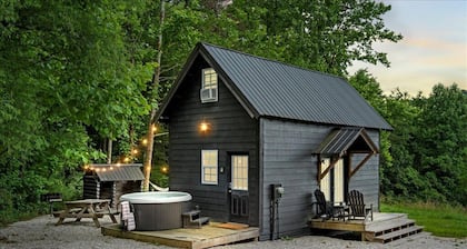 Hot Tub! Tiny Cabin Retreat near RRG