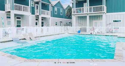 Corpus · Walk to Whitecap Beach - Heated Pool, AC, Parking