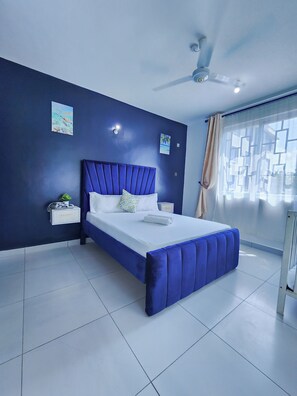 3 habitaciones, tabla de planchar con plancha, internet y ropa de cama