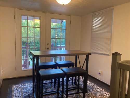 Historic 4-bedroom house in Glen Carbon with AC