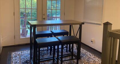 Historic 4-bedroom house in Glen Carbon with AC