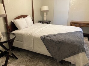 4 bedrooms, iron/ironing board, free WiFi, bed sheets