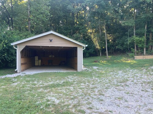 Historic 4-bedroom house in Glen Carbon with AC
