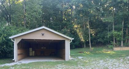 Historic 4-bedroom house in Glen Carbon with AC