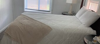 Historic 4-bedroom house in Glen Carbon with AC