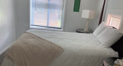 Historic 4-bedroom house in Glen Carbon with AC