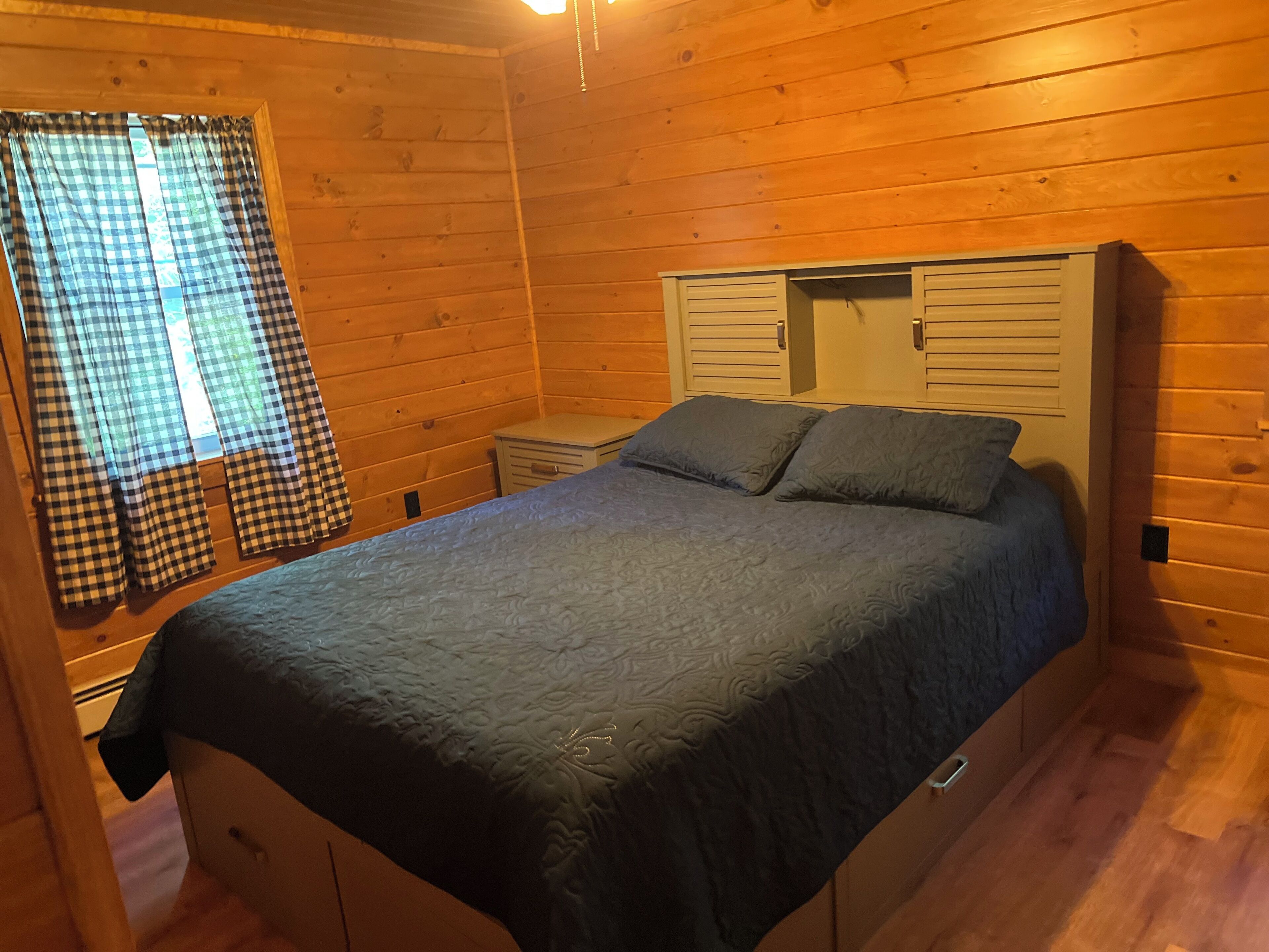 3 habitaciones, tabla de planchar con plancha, wifi y ropa de cama 