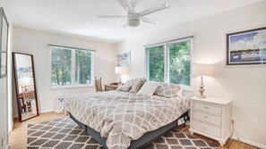 Iron/ironing board, Internet, bed sheets