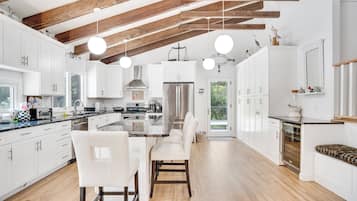 Microwave, oven, stovetop, coffee/tea maker