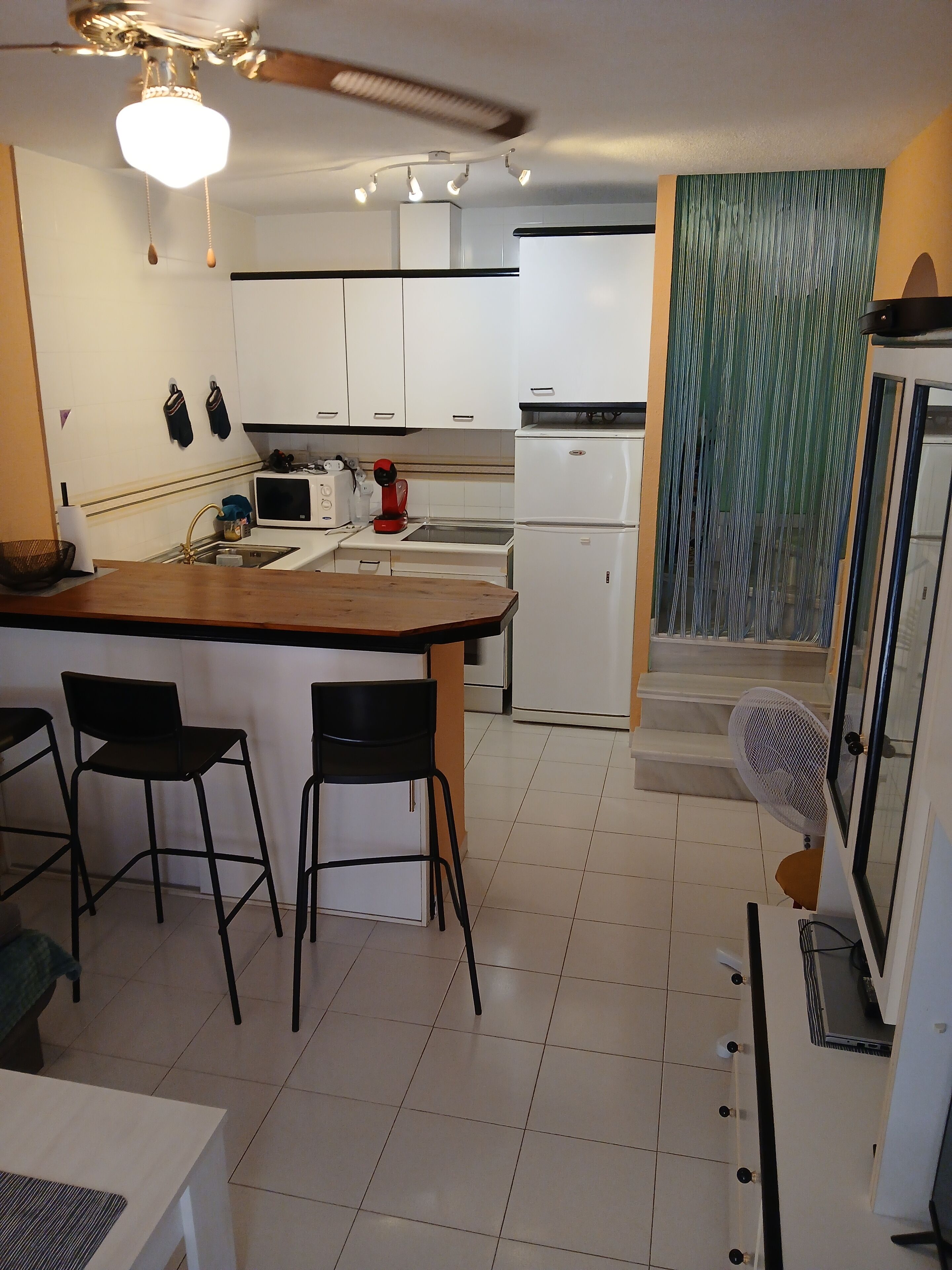 Een magnetron, een oven, een kookplaat