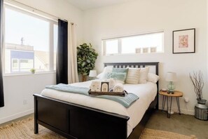 Iron/ironing board, bed sheets
