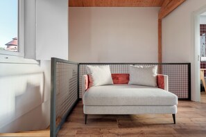 Superior Apartment, 3 Bedrooms, Valley View