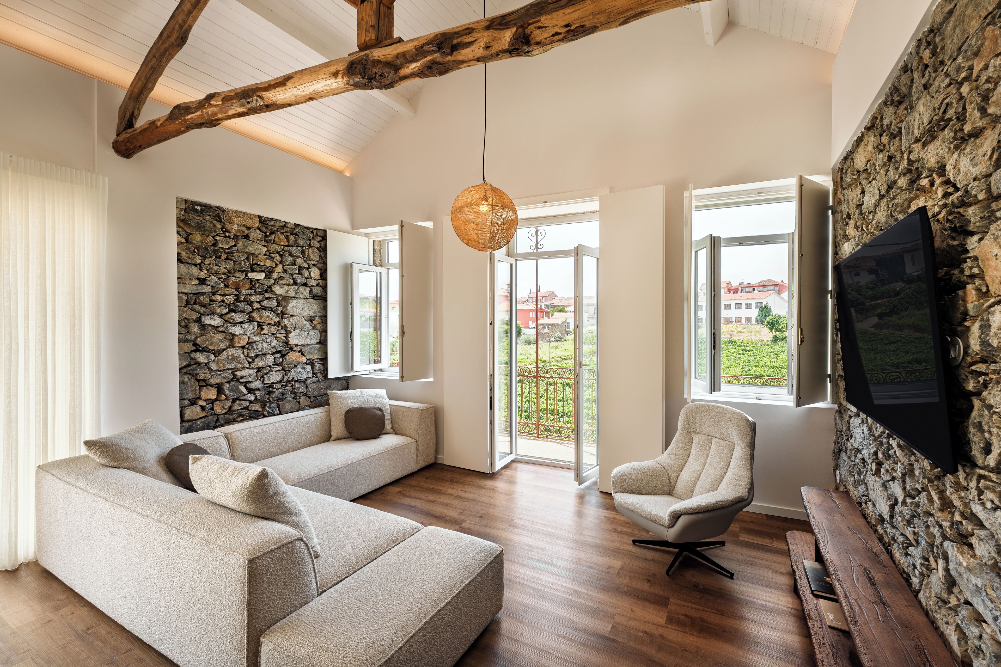 Premium Apartment, 2 Bedrooms, Pool View | Living area