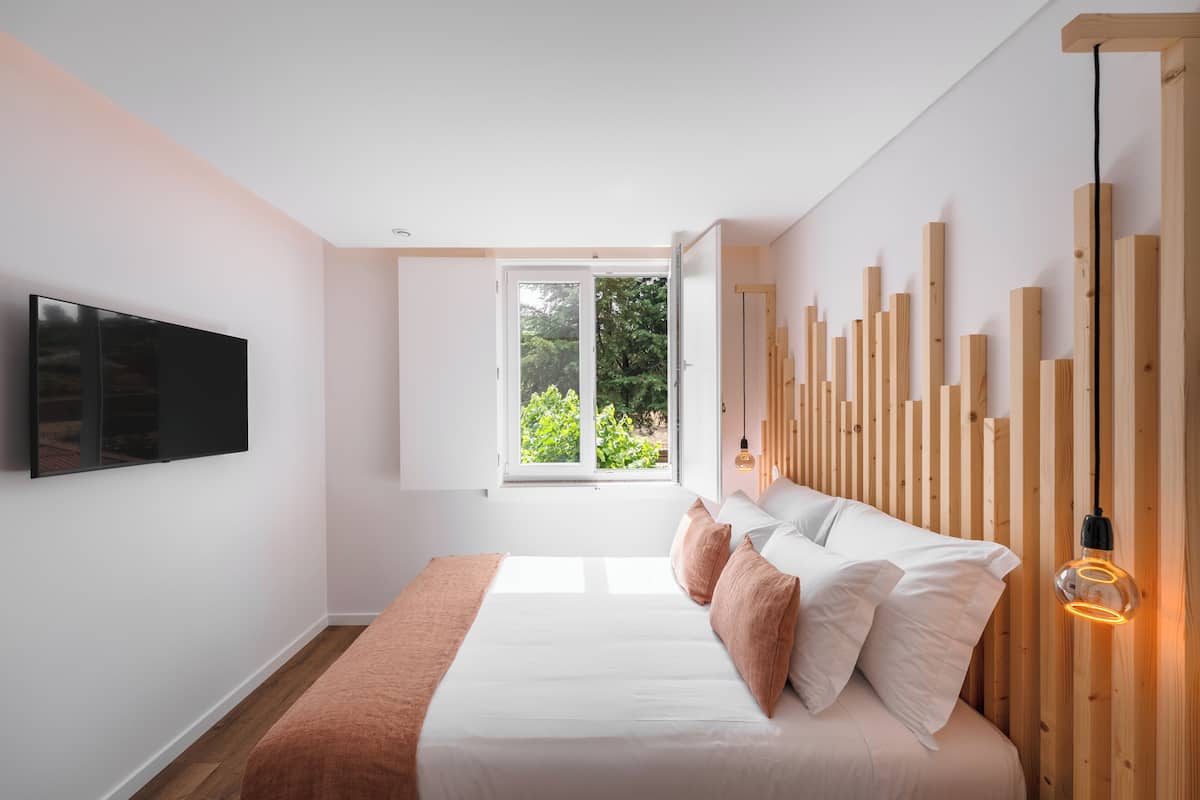 Superior Apartment, 3 Bedrooms, Valley View | Free WiFi, bed sheets