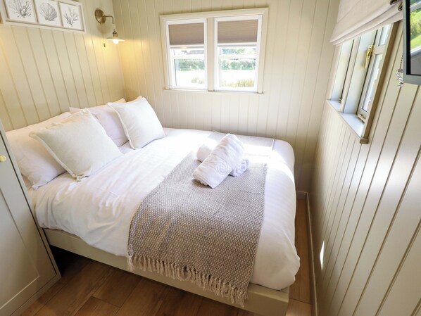 1 bedroom, individually decorated, individually furnished, free WiFi - Snowdrop (Grimsby)