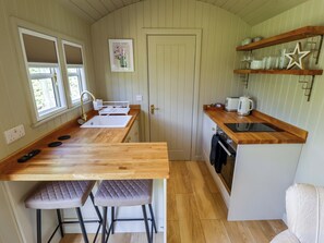 مستلزمات طهي/أطباق/أوعية