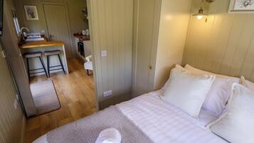 1 habitación, decoración personalizada y muebles diferentes