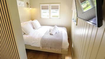 1 bedroom, individually decorated, individually furnished, free WiFi