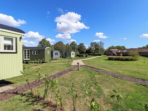 Property grounds - Magnolia (Grimsby)