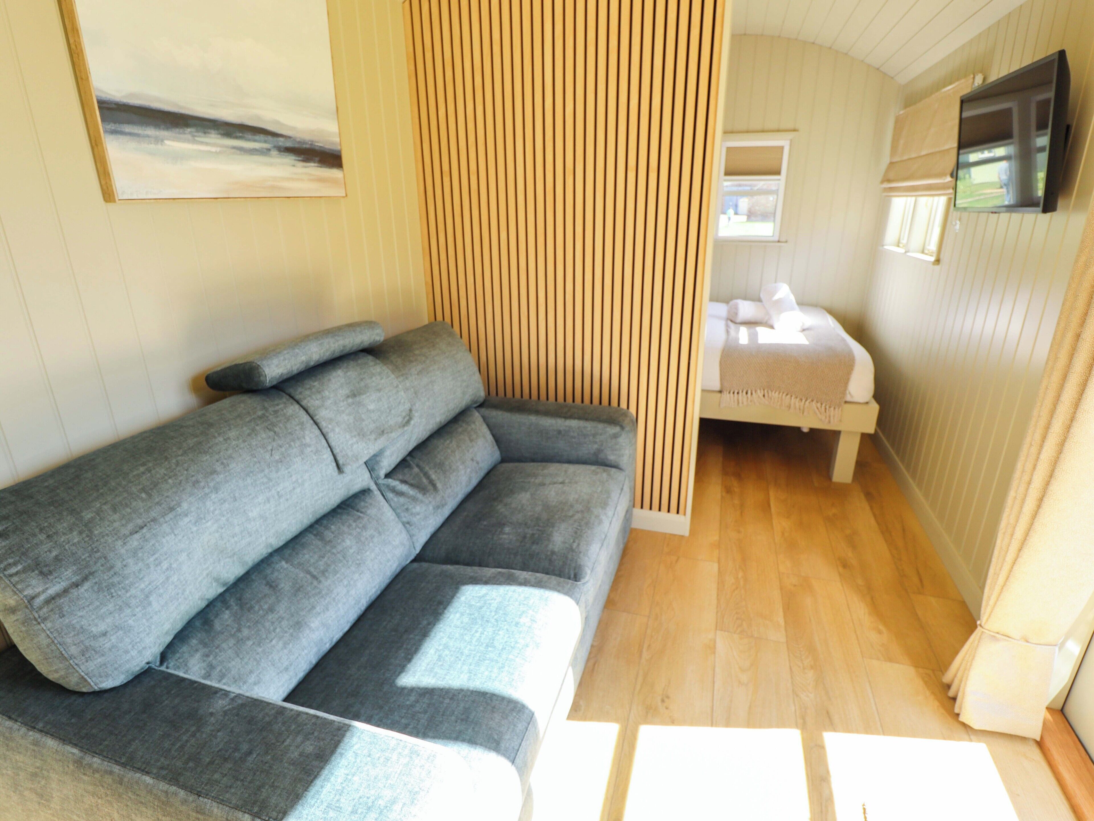 1 bedroom, individually decorated, individually furnished, free WiFi