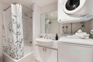 Room - West End City 2BR Stay near UniSA (Adelaide)