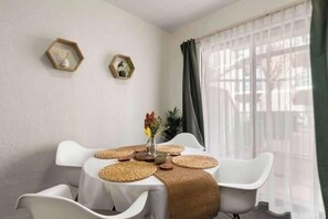 Room - West End City 2BR Stay near UniSA (Adelaide)
