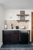 Caja de seguridad en la habitación y cortinas blackout