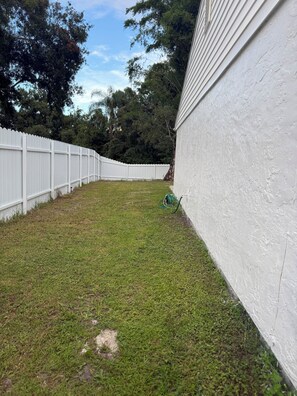 المنطقة المحيطة بالمنشأة