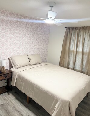 3 bedrooms, iron/ironing board, WiFi, bed sheets