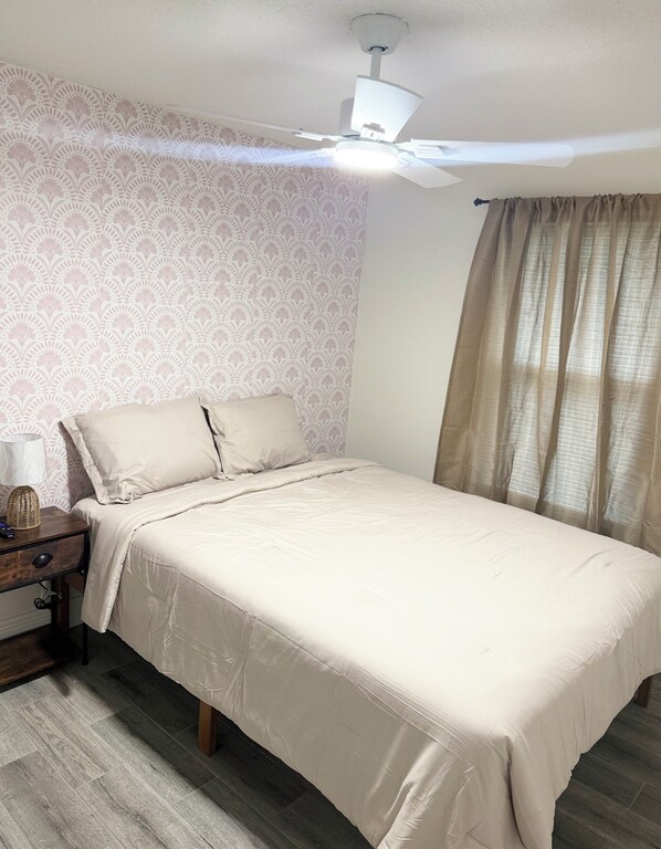 مكواة/لوح كي وواي فاي وملاءات أسرّة