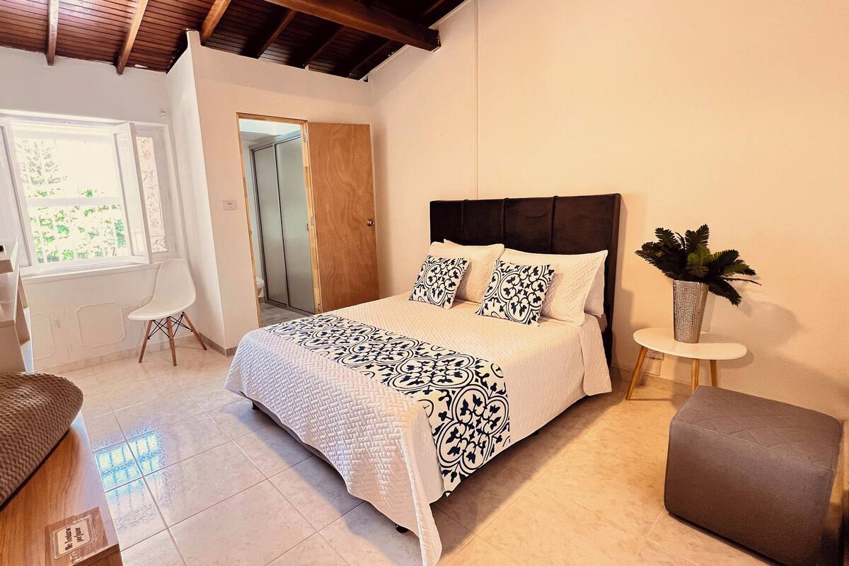 Standard Double Room | Iron/ironing board, free WiFi