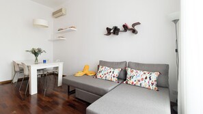 Smart TV - Italianway Easy - Papiniano 38 (Milano)