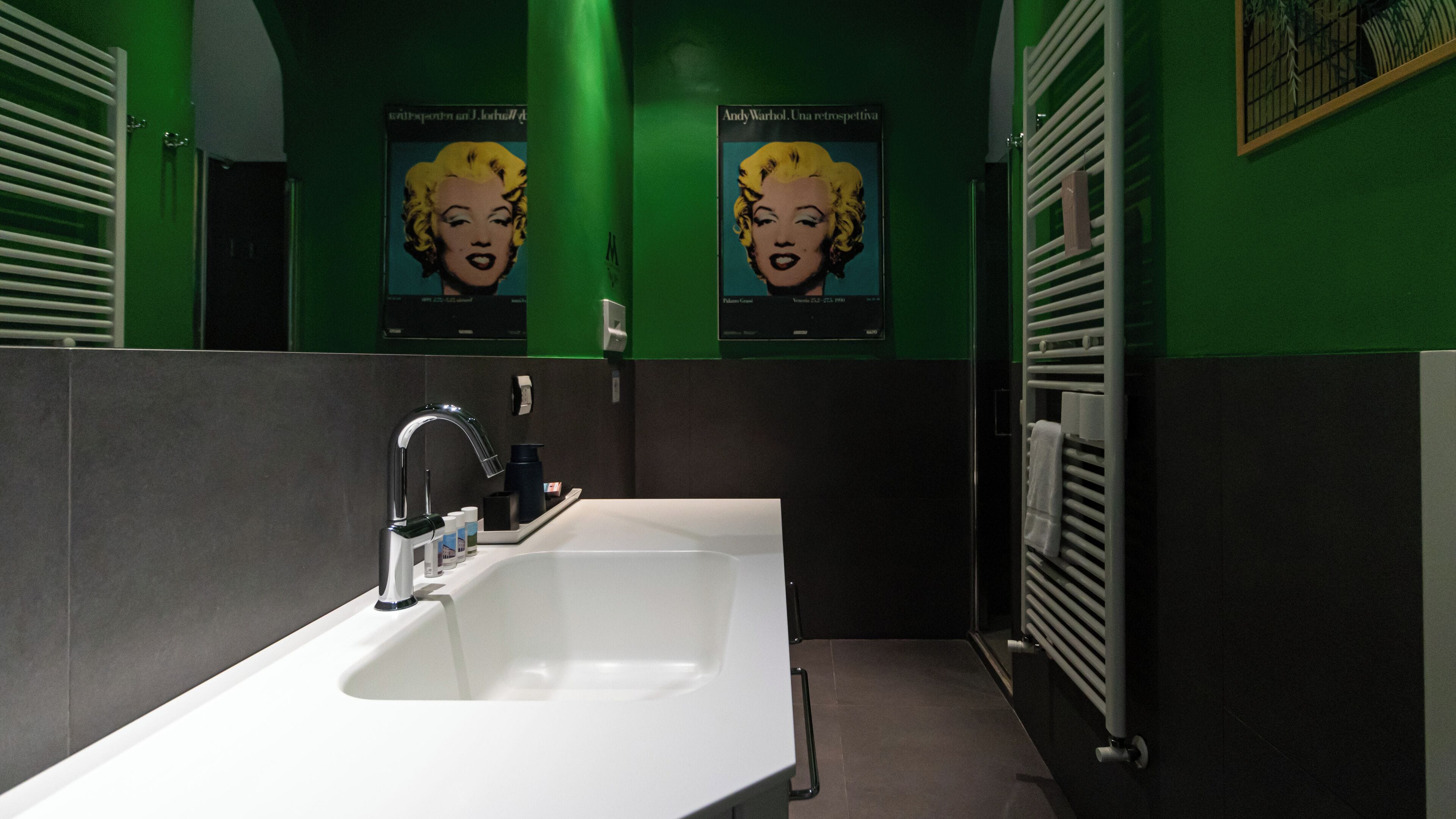 Dusche, Haartrockner, Bidet, Handtücher