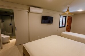 Triple Room | Desk, laptop workspace - Casa Savana Suites  (São Paulo)