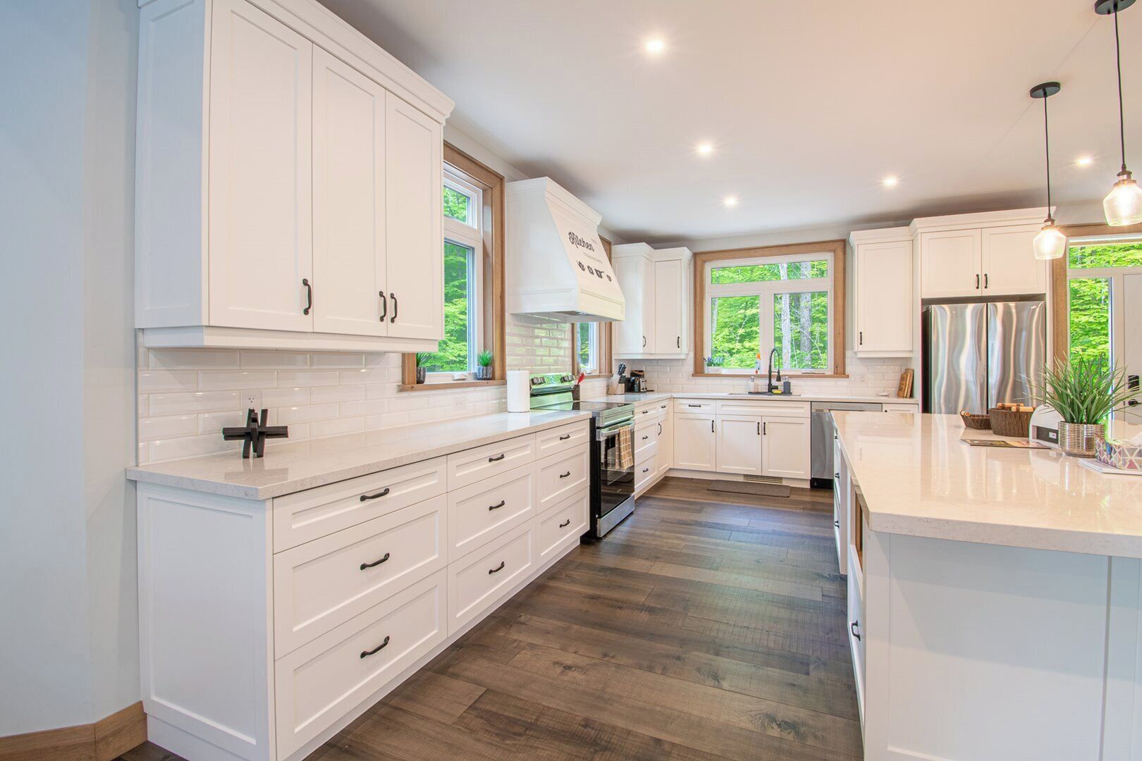 ثلاجة، ميكروويف، فرن، موقد طهي مسطح