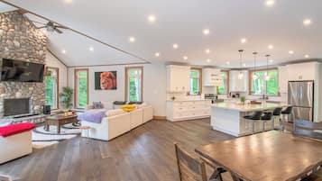 تلفزيون ذكي، كرة قدم الطاولة، تنس طاولة، كُتُب