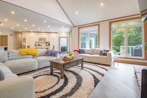 تلفزيون ذكي، كرة قدم الطاولة، تنس طاولة، كُتُب