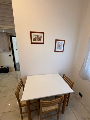 Dining - PAVIA LITTLE HOUSE (Pavia)