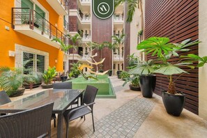 Apartment, 1 King-Bett, Whirlpool (V399 505) | Speisen im Freien
