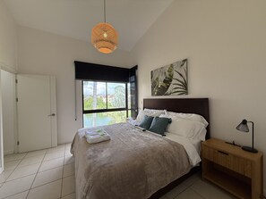 2 chambres, fer et planche à repasser, Wi-Fi, draps fournis