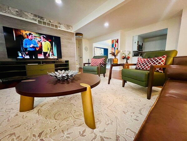 TV, stereo - Mid-Century Milton w/Pool, Pond, and Bike Trails! (Milton)