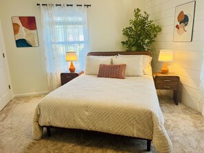 3 bedrooms, desk, iron/ironing board, WiFi - Mid-Century Milton w/Pool, Pond, and Bike Trails! (Milton)