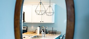 Clean & Serene House + Studio - Easy On/off I-40