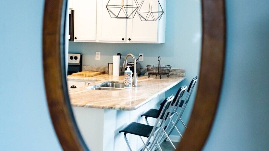 Clean & Serene House + Studio - Easy On/off I-40