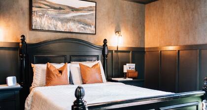 Moody Blues Studio Perfect for Work or Romance