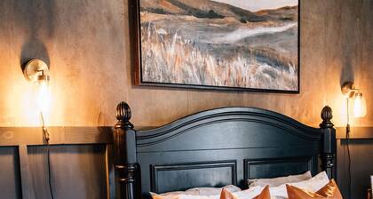 Moody Blues Studio Perfect for Work or Romance