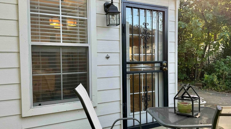 Moody Blues Studio Perfect for Work or Romance