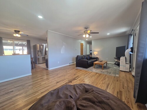 4 Bedroom house within 10 minutes of Downtown Denver! Full house with yard.