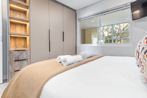 2 bedrooms, iron/ironing board, free WiFi, bed sheets