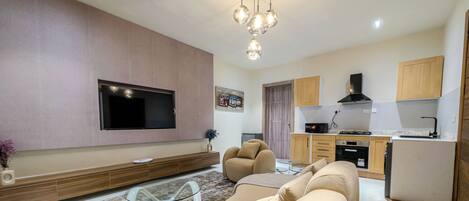 Comfort-Apartment, rollstuhlgeeignete Dusche, Balkon | Wohnbereich